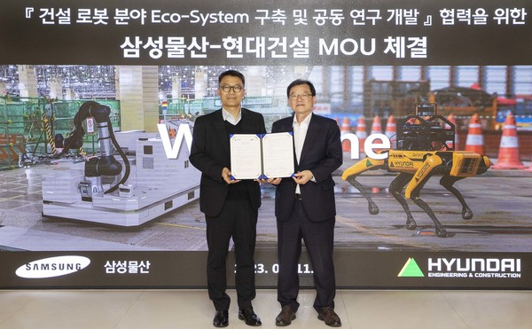 박구용 현대건설 기술연구원장(오른쪽)과 소병식 삼성물산 ENG실장이 11일 협약 체결 이후 기념사진을 촬영하고 있다. [사진=현대건설 제공]