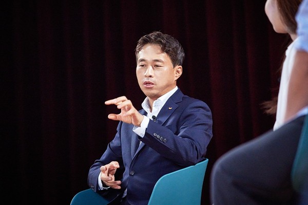 곽노정  SK하이닉스 사장이 창립 40주년을 맞아 구성원들과 특별대담을 나누고 있다.[사진=SK하이닉스 제공]