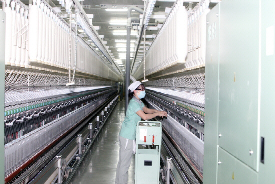 1970년대 경방의 국내 공장 내부 모습