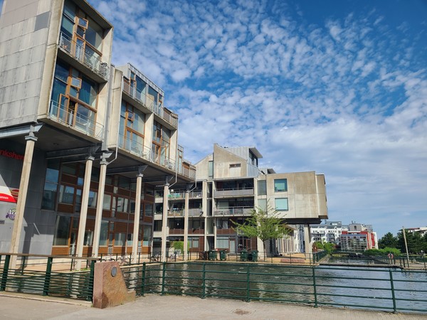 터닝 토르소 인근 건물들.[사진=이용웅 주필]