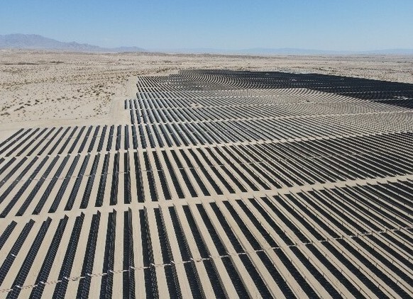 한화큐셀이 지난 5월 완공한 미국 캘리포니아주 50MW 규모 태양광 발전소.[사진=한화큐셀 제공]