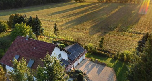 한화큐셀의 주택용 에너지 솔루션이 설치된 미국 주택 전경. [사진=한화큐셀 제공]