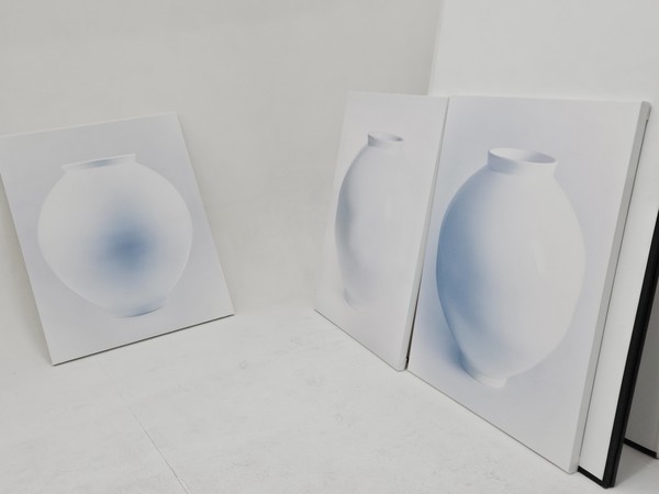  양희진 포토그래퍼가 재해석한 달항아리 ‘하아리(Haari) 시리즈. 사진=뉴스웨이브 배건율 기자